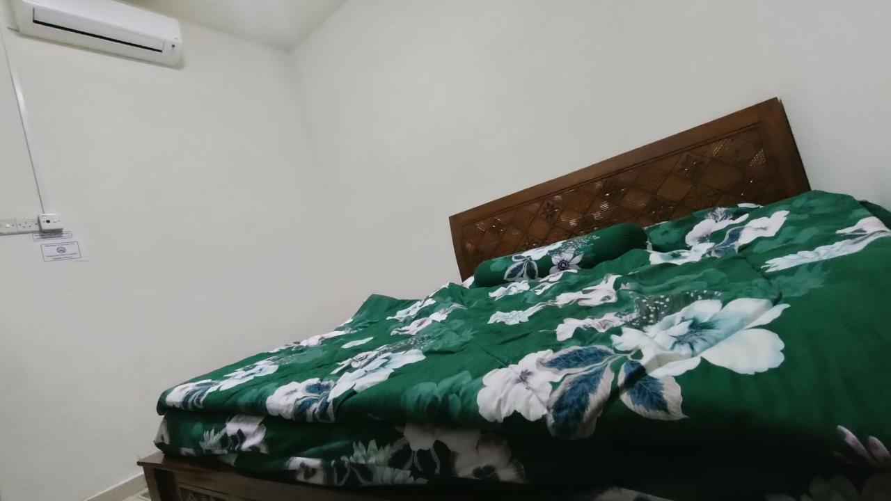 Zulaikha'S Homestay Ulu Tiram Johor Bahru Экстерьер фото