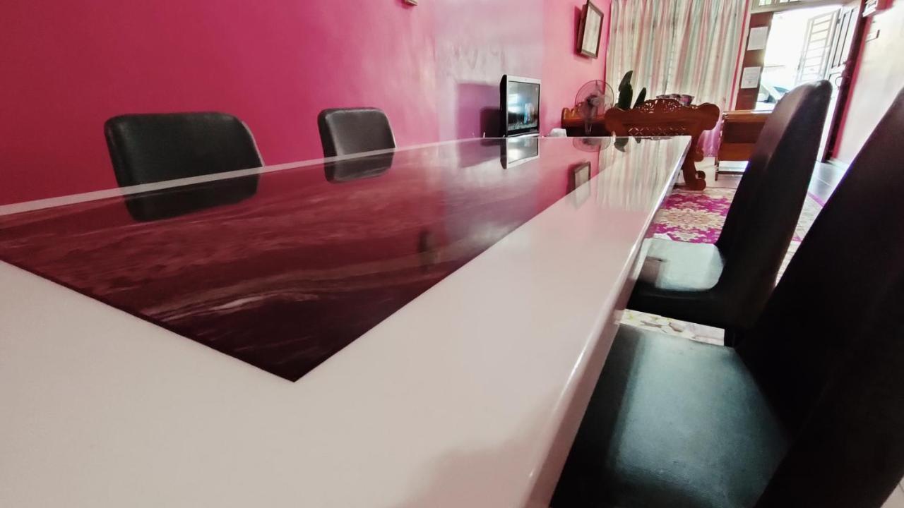 Zulaikha'S Homestay Ulu Tiram Johor Bahru Экстерьер фото